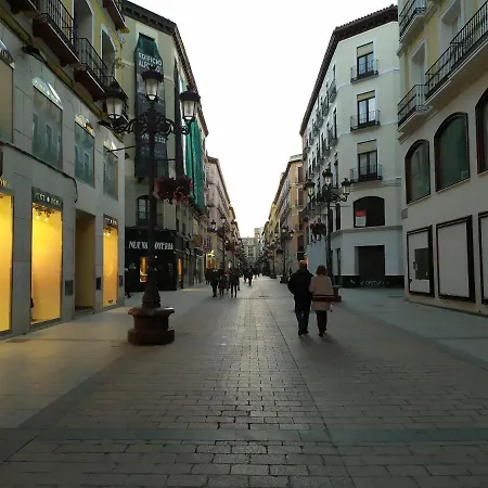 Apartamento Amplio Y Comodo En La Pza. Del Pilar Lägenhet *